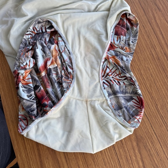 Artesands One Piece Swimsuit White Burgundy Floral Women’s Size 20 - Picture 5 of 5